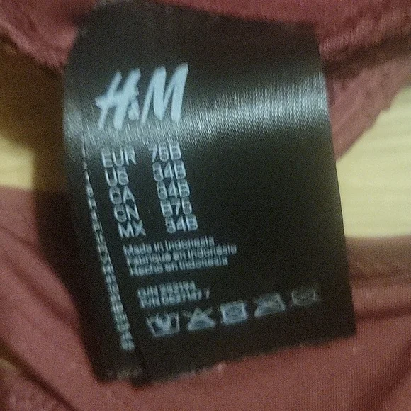 Bikini and matching shorts bundle - Picture 5 of 9